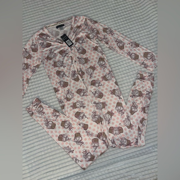 NWT Women’s Un-Bearably Cute Cupcake Button Down Onesie Pajamas M - Picture 1 of 5